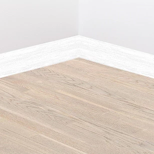 Плинтус шпонированный Tarkett SNOW WHITE 60x16x2400  в интерьере